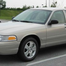 800px-2007_Ford_Crown_Victoria_LX